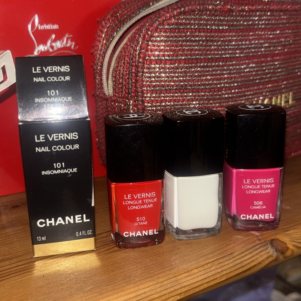Chanel Le Vernis Nail Polish Set - ONLY Pink and White